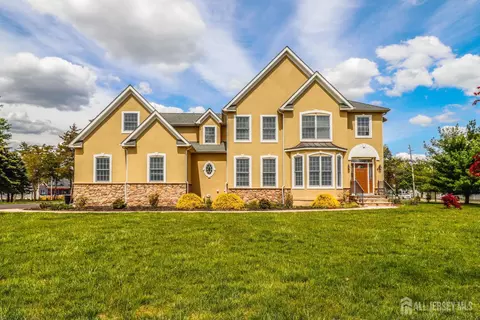 2 Brenner Ct, Somerset, NJ 08873