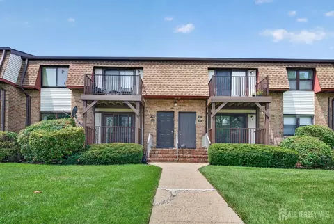 809 N Oaks Blvd, North Brunswick, NJ 08902
