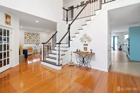77 Timberhill Dr, Franklin Park, NJ 08823