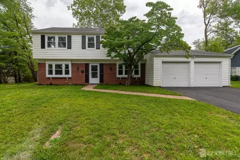 4 Overbrook Rd, Somerset, NJ 08873
