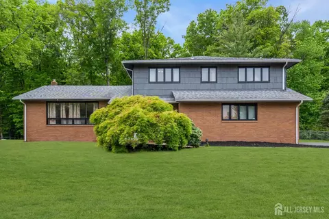 16 Woodmere Rd, North Brunswick, NJ 08902