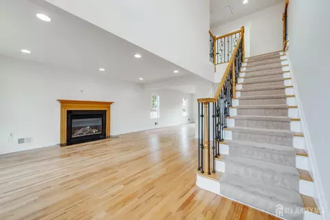 Living - 519 Fairview Ave, Middlesex, NJ 08846 photo 2 of 5