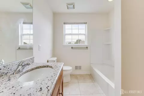 Bath - 519 Fairview Ave, Middlesex, NJ 08846 photo 1 of 2