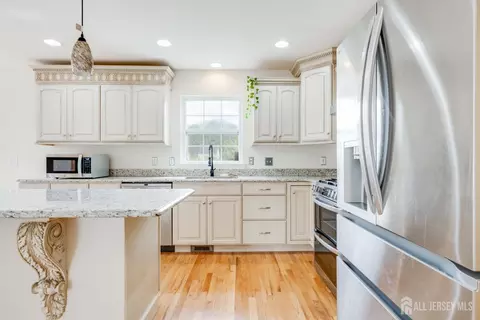 Kitchen - 519 Fairview Ave, Middlesex, NJ 08846 photo 1 of 2