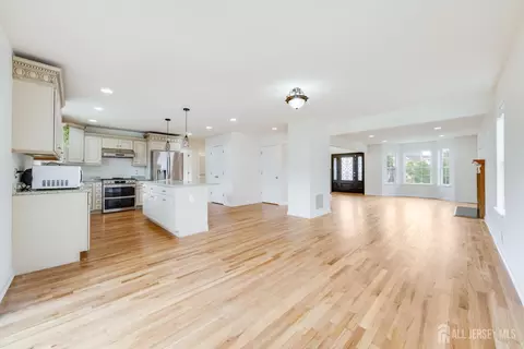 Living - 519 Fairview Ave, Middlesex, NJ 08846 photo 5 of 5