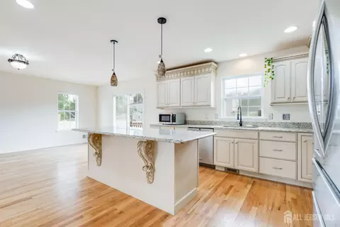 Kitchen - 519 Fairview Ave, Middlesex, NJ 08846 photo 2 of 2