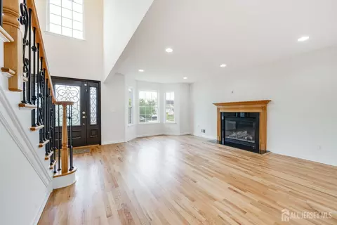Living - 519 Fairview Ave, Middlesex, NJ 08846 photo 3 of 5