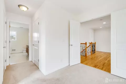 Entry Way - 519 Fairview Ave, Middlesex, NJ 08846 photo 7 of 8