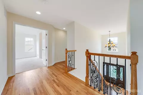 Entry Way - 519 Fairview Ave, Middlesex, NJ 08846 photo 6 of 8