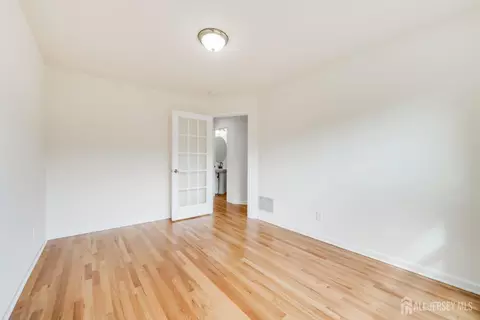Entry Way - 519 Fairview Ave, Middlesex, NJ 08846 photo 3 of 8