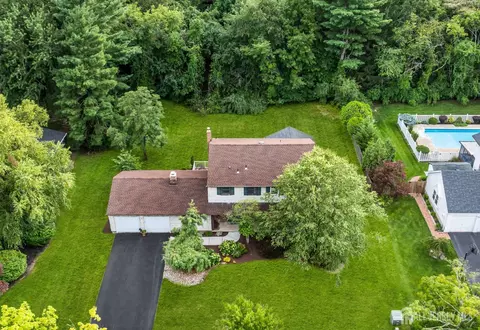 58 Valley Forge Dr, East Brunswick, NJ 08816