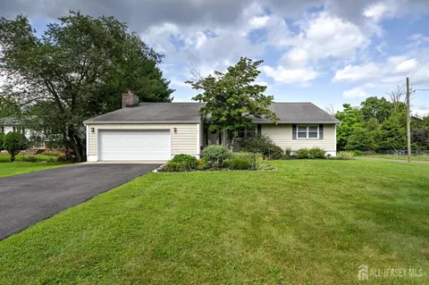 29 1st St, Somerset, NJ 08873