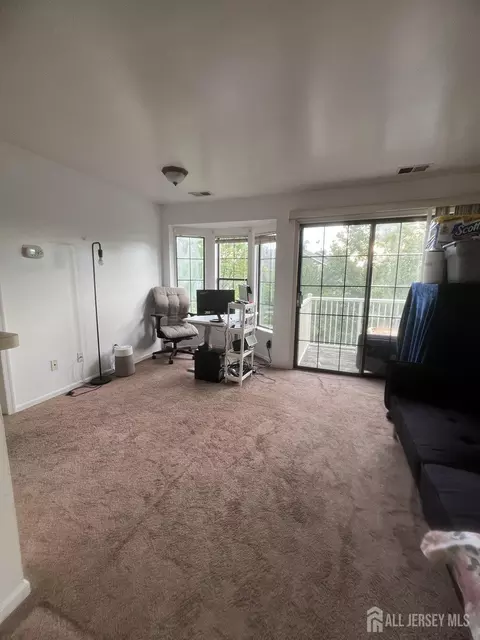 152 Longfield Ct, East Brunswick, NJ 08816