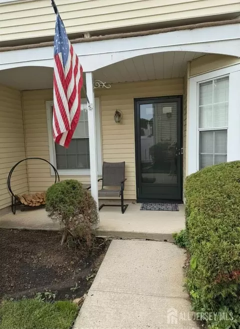 30 Mill Run, Hightstown, NJ 08520