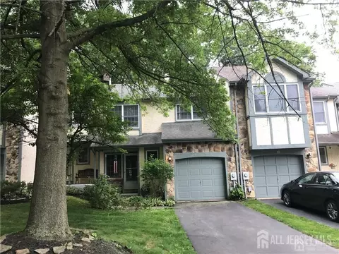19 Dorchester Dr, East Brunswick, NJ 08816