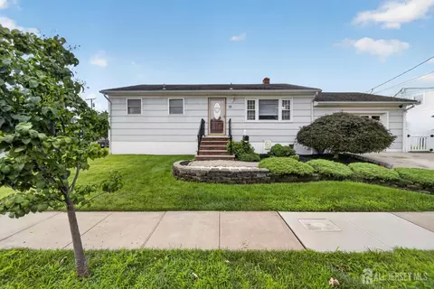 73 Ash St, Carteret, NJ 07008