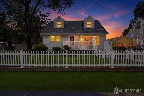 55 Rosewood Dr, Keyport, NJ 07735