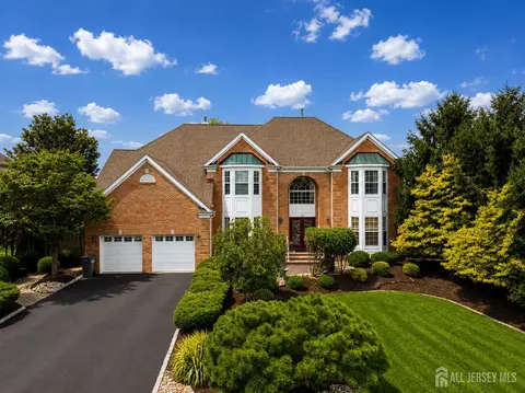 54 Crestwood St, Piscataway, NJ 08854