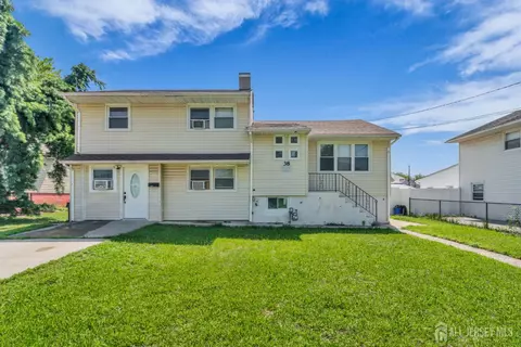 38 Jackson Ave, Carteret, NJ 07008