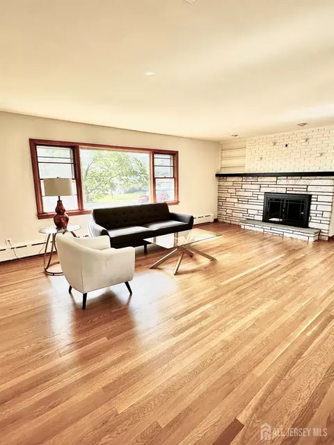 760 Coolidge Ave, Woodbridge, NJ 07095