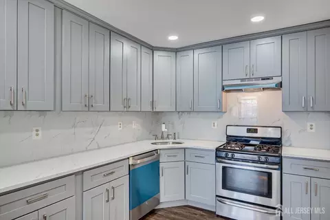 230 Kempsey Dr, North Brunswick, NJ 08902