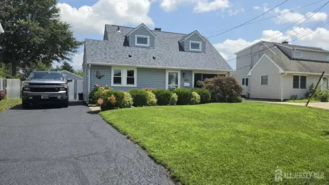 50 Patton Dr, Sayreville, NJ 08872