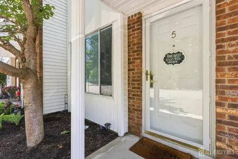 5 Nicholas Ct, Spotswood, NJ 08884