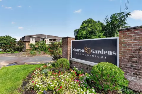 312 Sharon Garden Ct, Woodbridge, NJ 07095