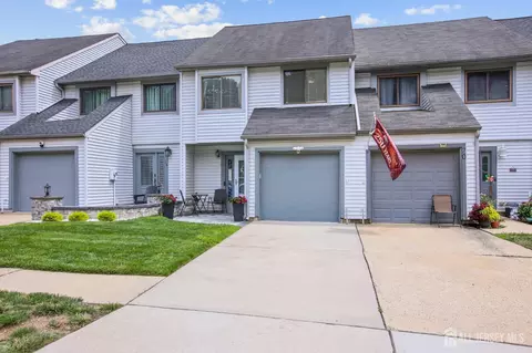 18 Lexington Cir, Matawan, NJ 07747