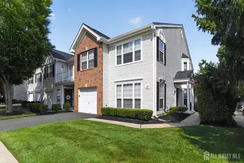 12 Berkshire Ct, Manalapan, NJ 07726