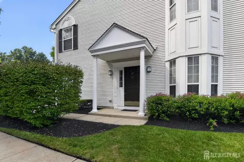 12 Berkshire Ct, Manalapan, NJ 07726