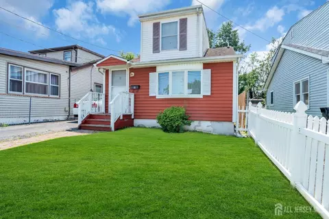 5 Summerfield Ave, Laurence Harbor, NJ 08879