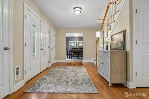 Entry Way - 2 Link Pl, Edison, NJ 08820 photo 2 of 3