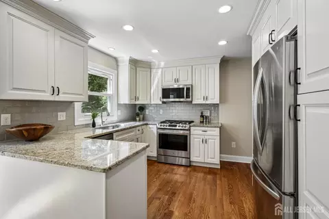 Kitchen - 2 Link Pl, Edison, NJ 08820 photo 3 of 3