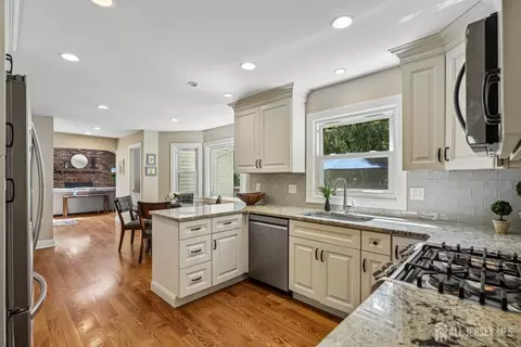 Kitchen - 2 Link Pl, Edison, NJ 08820 photo 1 of 3