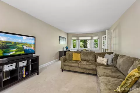 Living - 2 Link Pl, Edison, NJ 08820 photo 1 of 4