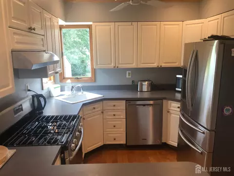 29 Madison Ave, Avenel, NJ 07001