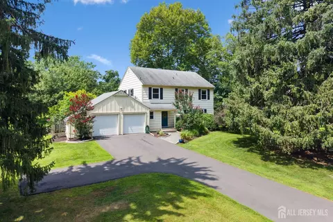 6 Spruce Ln, Princeton, NJ 08540