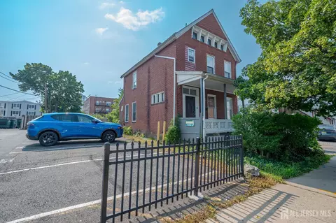 52 Mine St, New Brunswick, NJ 08901