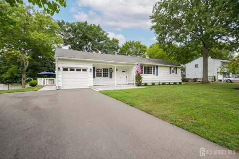 76 Seymour Ter, Piscataway, NJ 08854