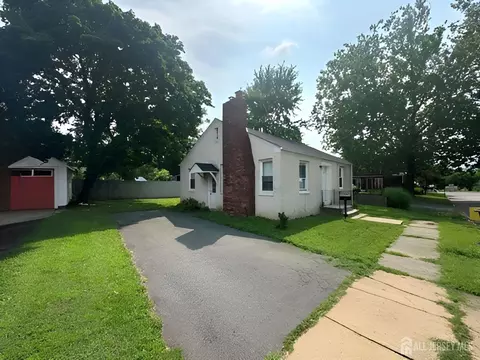 24 Seminary Ave, Hopewell, NJ 08525