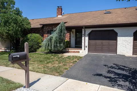4 Cheltenham Pl, Sayreville, NJ 08872
