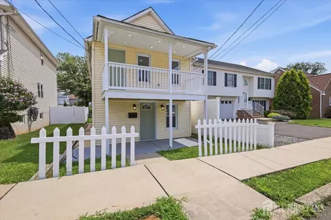 211 S 8th Ave, Manville, NJ 08835