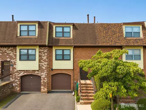 3003 N Oaks Blvd N, North Brunswick, NJ 08902