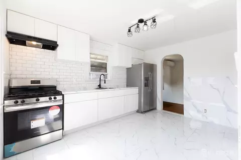 18 Cypress St, Carteret, NJ 07008