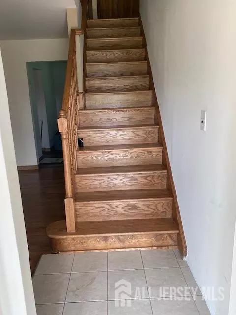 204 Marlin Dr, Fords, NJ 08863