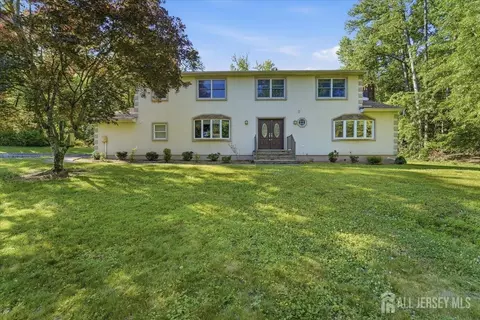 6 King Arthurs Ct, Edison, NJ 08820