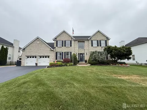 27 Mitchell Dr, Monroe, NJ 08831