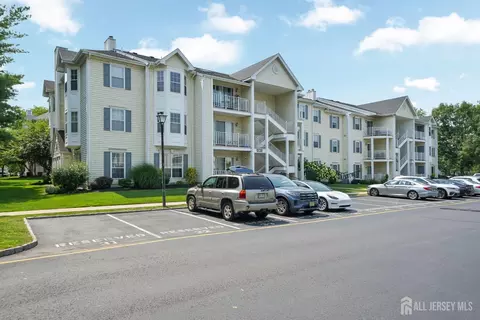 19 Pembrook Ave, North Brunswick, NJ 08902