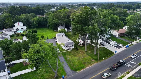 886 Main St, Fords, NJ 08863